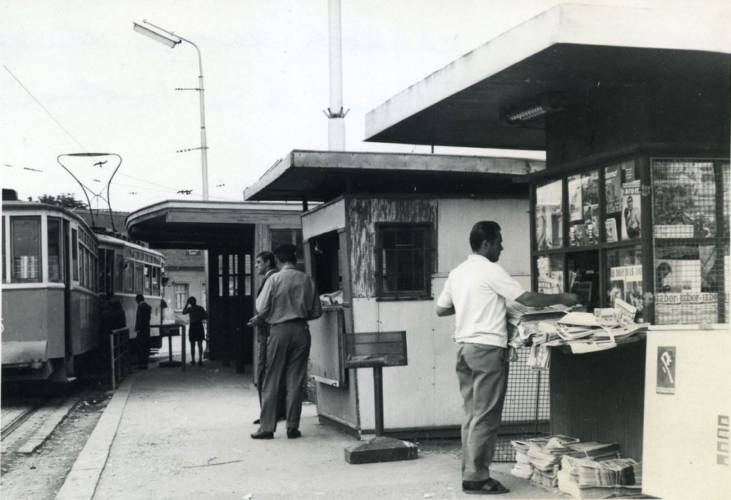 Tramvajska stanica na okretištu Savski most 1968. godine